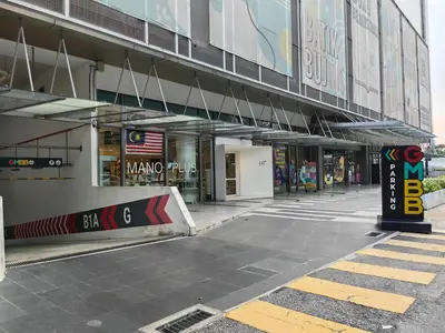 an empty street in front of a building at The Robertson S22 Jalan Alor Petaling Street Bukit Bintang KL 3R2B 8Pax in Kuala Lumpur