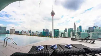 a rooftop swimming pool with a view of the city at Ceylonz Leisure Suites KLCC Bukit Bintang in Kuala Lumpur