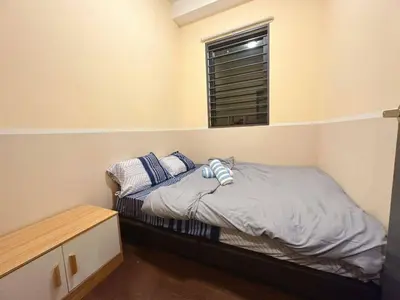a small bedroom with two beds and a window at Sunway Velocity link velo mall Muji-2BR \u4e2d\u6587\u623f\u4e1c in Kuala Lumpur