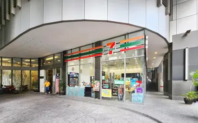 a store front with a man standing in front of it at #125 Bintang Fairlane KLCC - Lot 10 - Pavilion - Fahrenheit for 1-5px in Kuala Lumpur
