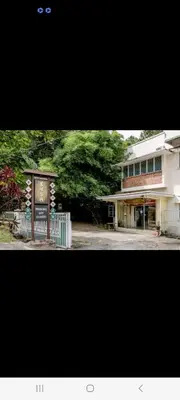 two pictures of a building and a building at Ming Yuan Homestay in Kuala Lumpur
