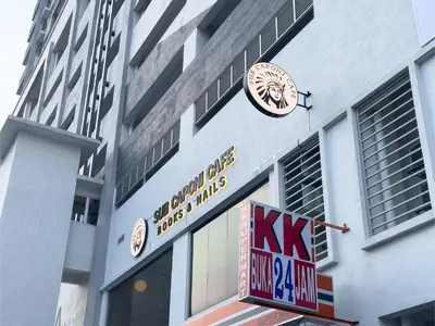 a building with a kx sign on the side of it at Instaworthy 3B3B - 6 pax - F&B & Mart - Chan Sow Lin in Kuala Lumpur