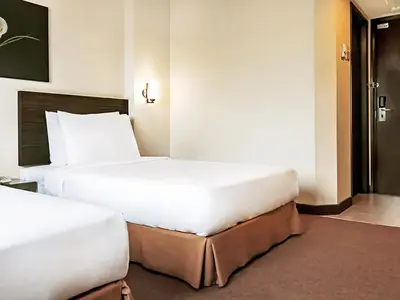 a bedroom with two beds in a hotel room at Hotel Summer View in Kuala Lumpur