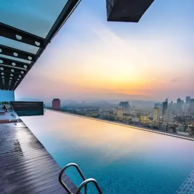 Celestial Heights Hostel featuring Infinity Skypool