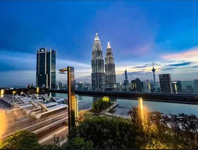 a view of the kuala lumpur city skyline at night at Star KLCC by homestay in Kuala Lumpur