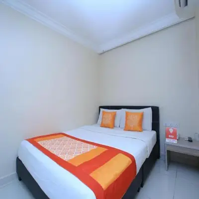OYO 115 Hotel Safari 1