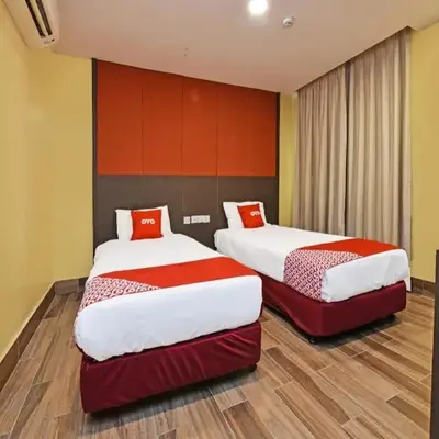 Capital O 90574 Hotel Glo