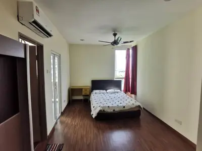 a bedroom with a bed in the middle of a room at Zetapak homestay in Kuala Lumpur