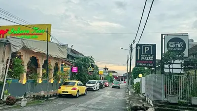 a busy city street with cars parked on the road at The Atrium at Jalan Ampang by OKBnB - Spacious Modern 3Bedroom Family Suite 3 mins to KLCC in Kuala Lumpur