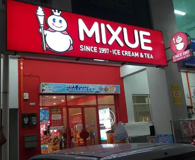 a sign for a mixu ice cream and tea restaurant at Anaqi Homestay by Razak City Sg Besi in Kuala Lumpur