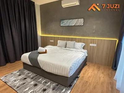 a bedroom with a large bed in a room at Luxury and Cozy Suite KL and 118 TOWER View Netflix 1080HD in Kuala Lumpur