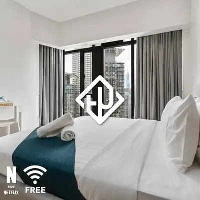 Comfy 1BR with Twin Towers View