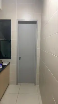 a white door in a bathroom with a tiled wall at \u670d\u52a1\u5f0f\u516c\u5bd3 in Kuala Lumpur