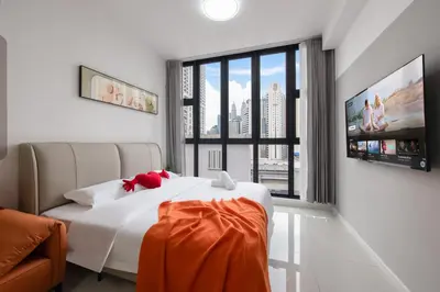 a bedroom with a bed and a large window at Majestic by Avery at KLCC#Located in the City Center#10 mins Walk to Twin Towers#Rooftop Infinity pool#\u4e2d\u82f1\u6587\u623f\u4e1c in Kuala Lumpur