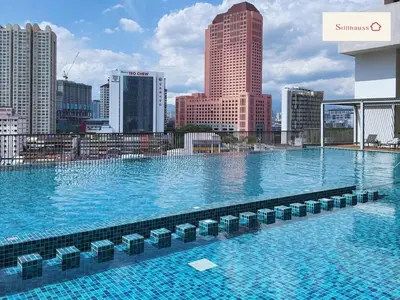 a large swimming pool on top of a city skyline at KLCC View Walk to PWTC & Sunway Putra 3 Pax in Kuala Lumpur