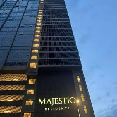 Majestic Infinity Pool by KLCC
