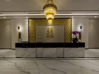 a lobby with a reception desk and a chandelier at 4R3B Luxe KLCC Embassy Pavilion 600MBPS Gas cook in Kuala Lumpur