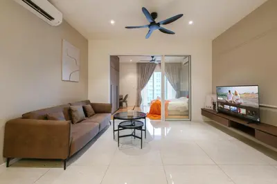 a living room with a couch and a ceiling fan at KLCC Quill Residences by Avery #Located in the City Center #10 mins walk to Twin Towers #Infinity pool#\u4e2d\u82f1\u6587\u623f\u4e1c in Kuala Lumpur