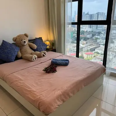 Trion KL TRX KLCC 6 Pax