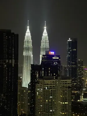 a city skyline at night with two tall buildings at \u5409\u9686\u5761\u96c5\u5c45\u4e50\u5929\u6c47Agile\u56db\u6708\u516c\u5bd3 in Kuala Lumpur