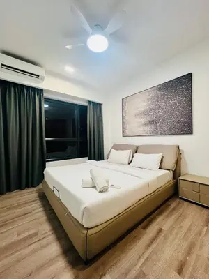 a bedroom with a large bed in a room at Agile Landmark Suites by Kuala Lampur City in Kuala Lumpur
