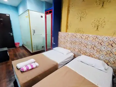 two beds in a room with two towels at Cahaya Hanson BilikXpert in Kuala Lumpur