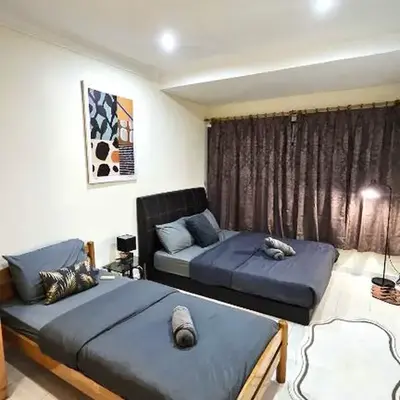 Cozy Private Room in Taman Desa with Shared Bathroom