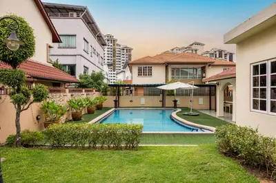 a swimming pool in the backyard of a house at Grand Luxe Bangalow 8BR, Ampang Utama Park, LRT in Ampang
