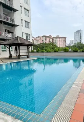 a large blue swimming pool in front of a building at Happy Homes Kuala Lumpur Rooms in Kuala Lumpur