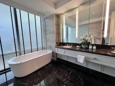 a bathroom with a tub and a large mirror at Apartment Sixceylon City Centre in Kuala Lumpur