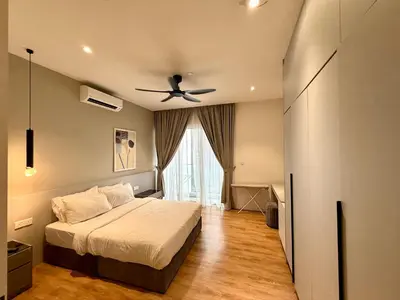 a bedroom with a bed and a ceiling fan at Kualalumpur Quill Residences Suites By KLCC in Kuala Lumpur