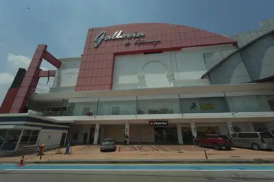 a shopping center with cars parked in front of it at Lazdana Hotel Kuala Lumpur in Kuala Lumpur