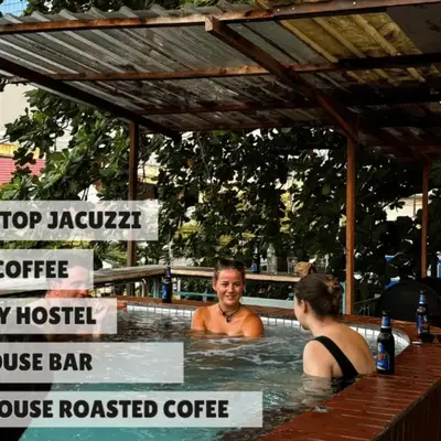 Chinatown Hostel by Mingle - Rooftop Private Jacuzzi with Bar