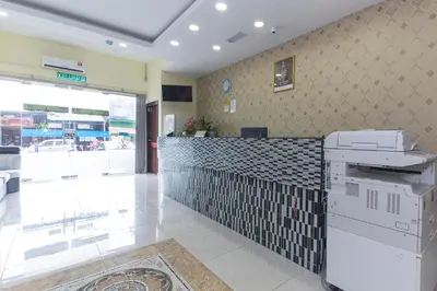 an empty lobby with a cash counter in a store at Hotel Raja Bot in Kuala Lumpur