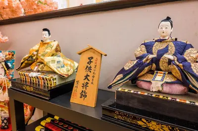 two statues of people sitting on a shelf at Fahrenheit88-Japan Theme Bukit Bintang Kuala Lumpur 2R2B 6Pax in Kuala Lumpur