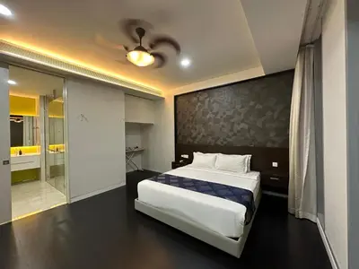 a bedroom with a large bed in a room at Tropicana The Residence By Klcc in Kuala Lumpur