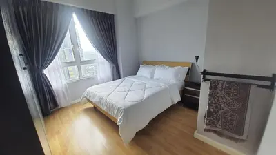a bedroom with a bed and a large window at Homestay Jalan Tun Razak walking distance IJN, HKL, MRT Raja Uda, PUSRAWI, KPJ, PERKESO, Istana Budaya Гостевой дом Куала-Лумпур โฮมสเตย์ กัวลาลัมเปอร์ in Kuala Lumpur