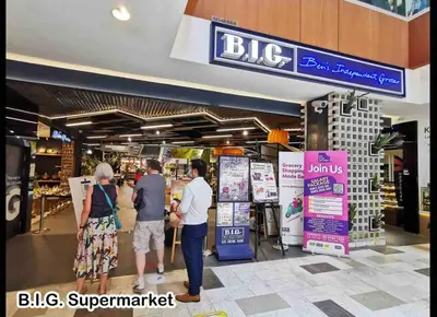 a group of people standing in a shopping mall at MITEC Publika 500Mbp Wi-fi Studio Mont Kiara Hartamas in Kuala Lumpur