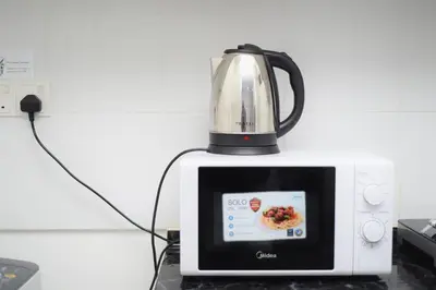 a blender sitting on top of a microwave at Kuala Lumpur Kids Friendly Playground Bunk Bed in Kuala Lumpur