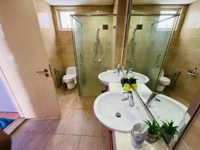 a bathroom with two sinks and a shower at Bintang Goldhill Guest House in Kuala Lumpur